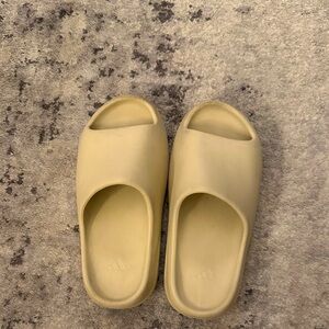 REAL yeezy slides in the color “bone”